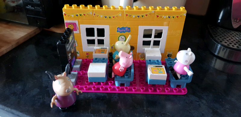 peppa pig duplo school